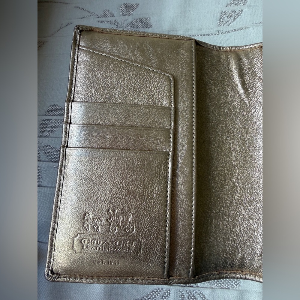 PREOWNED Coach gold leather Turnlock Agenda Wallet - Picture 3 of 12